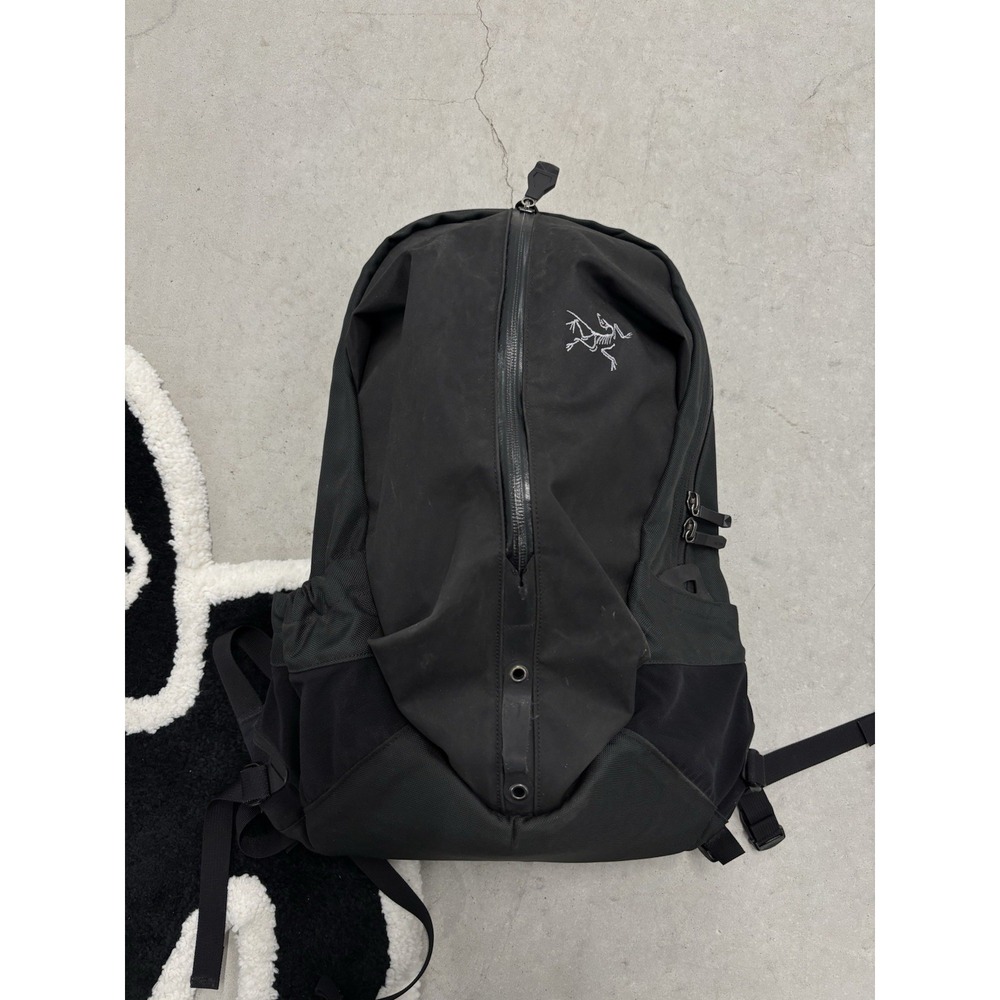 Arc'teryx Arro 16 Backpack Black 16L Hiking Bag